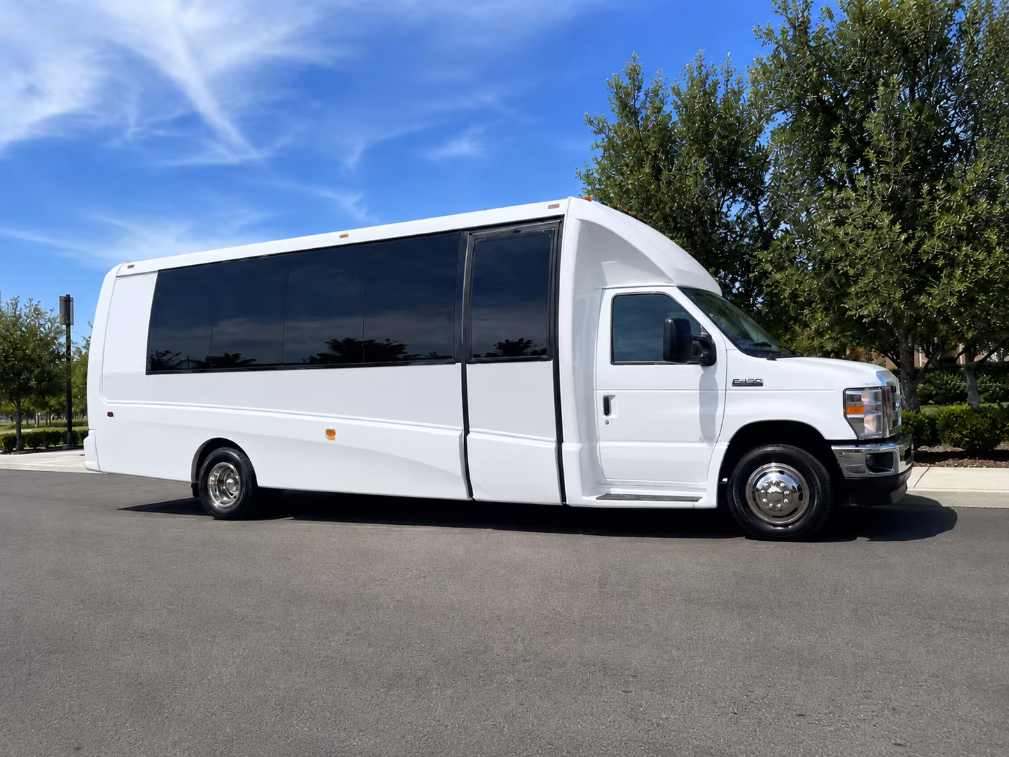 book a bus to verde valley wine country from gilbert