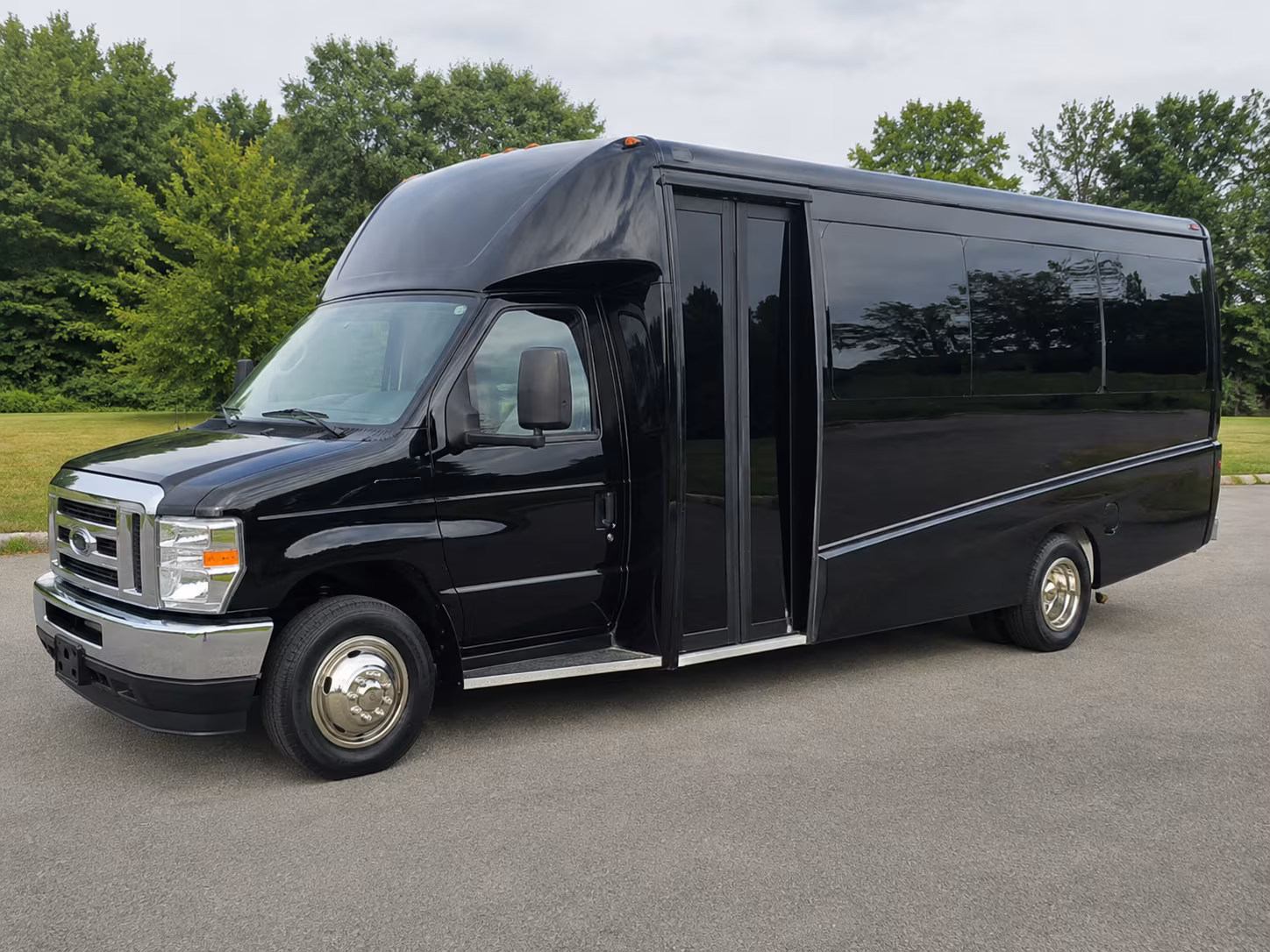 san tan valley keep your san tan valley wedding on schedule with a charter bus rental